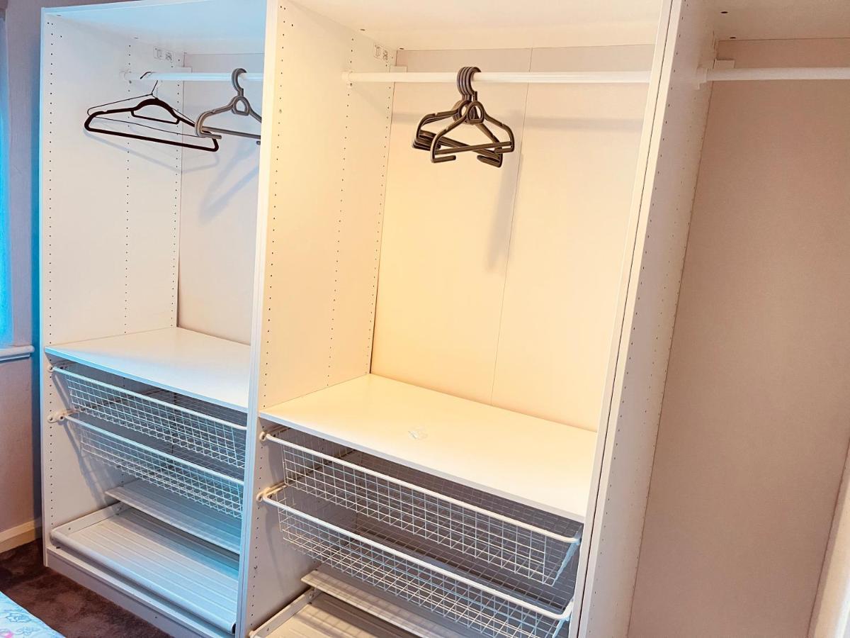 برمنغهام 3 Bedroom Holiday House,Close To M6-Express Way To Centre المظهر الخارجي الصورة